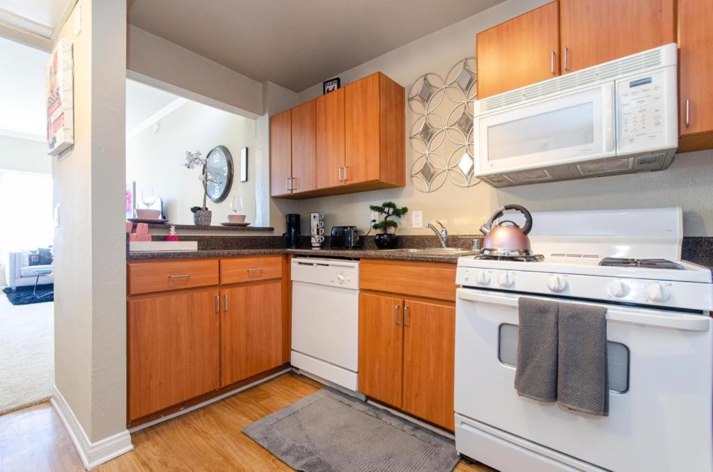 Hollywood Loft Apartments Free Parking Close To Studios Universal 로스앤젤레스 외부 사진